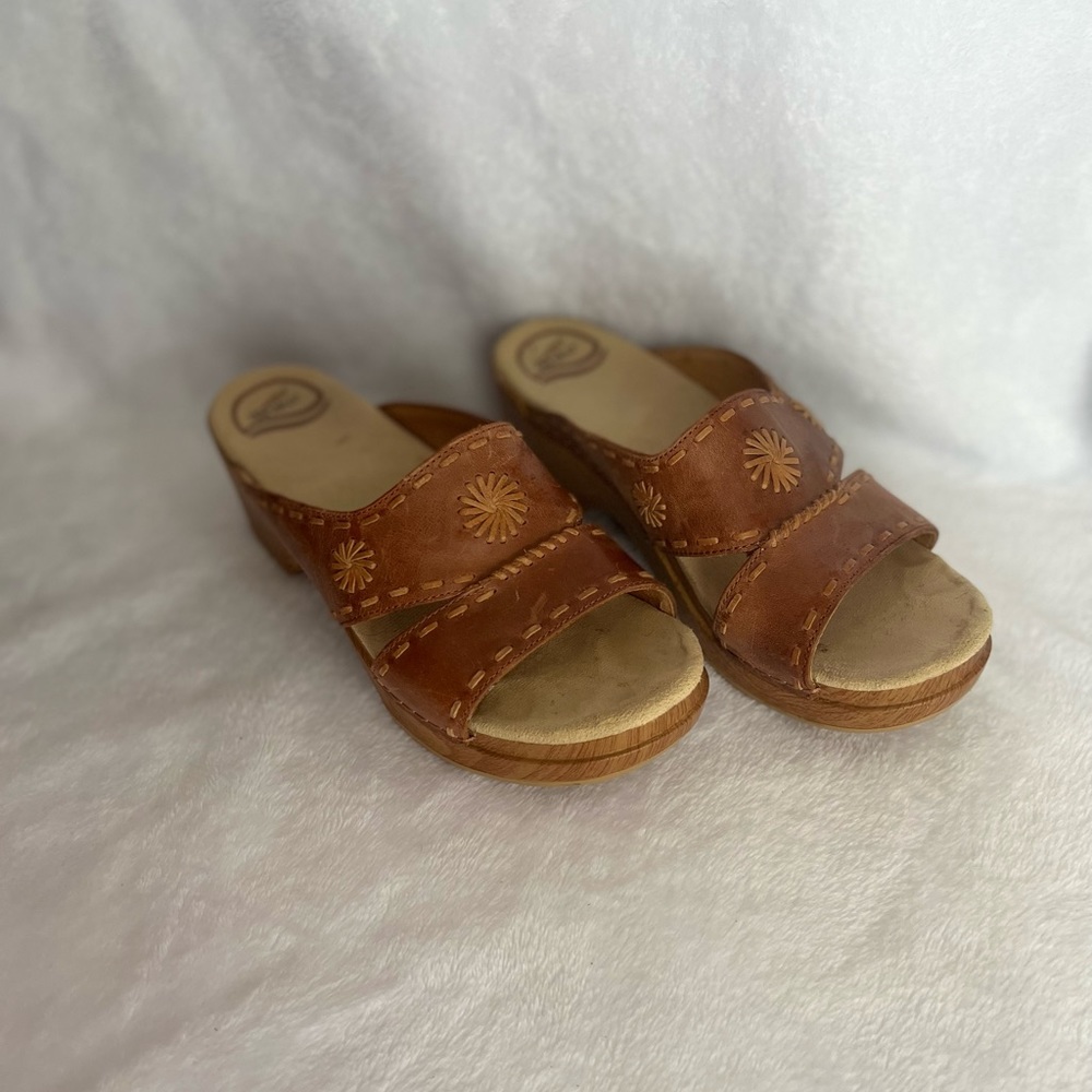 Dansko Sunny brown sandal with tan stitching size 39